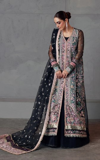 Elegant black and gold Pakistani wedding dress with intricate embroidery and a stunning long dupatta.