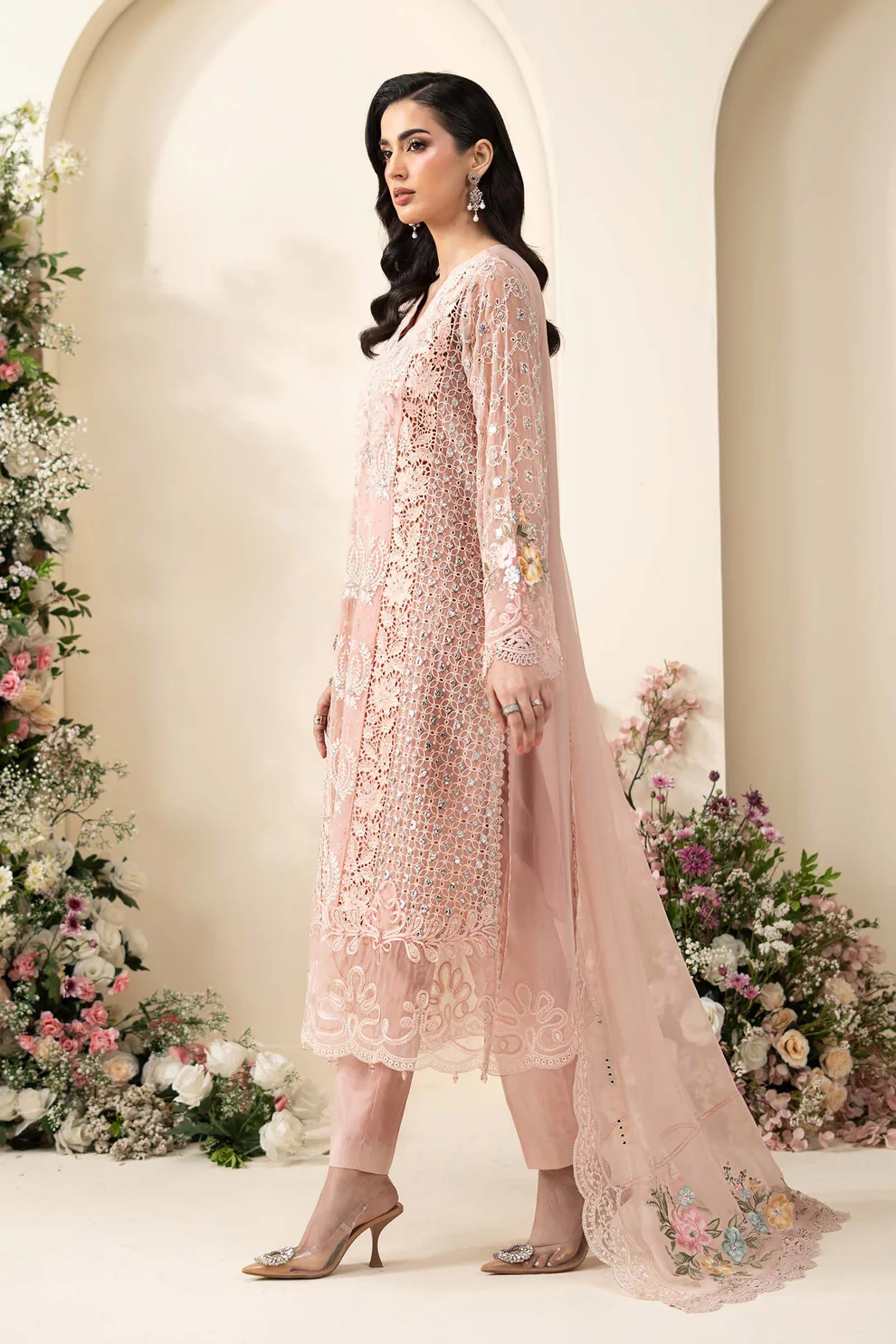 Lace Trimming Details on Pink Chiffon Suit Floral hand-embroidery on pink chiffon sleeve