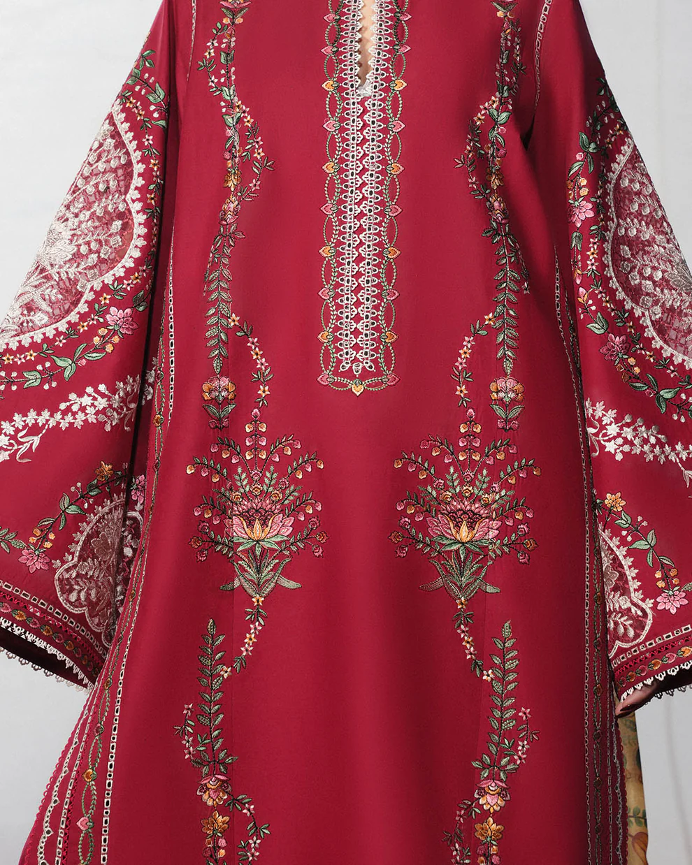 Hussain Rehar Lawn 2026 – Red Festival Embroidery Suit with Printed Dupatta Festive lawn kameez 2026 by Hussain Rehar red with floral print dupatta and straight trousers